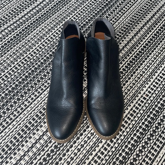 Universal Threads ankle bootie - Picture 2 of 5